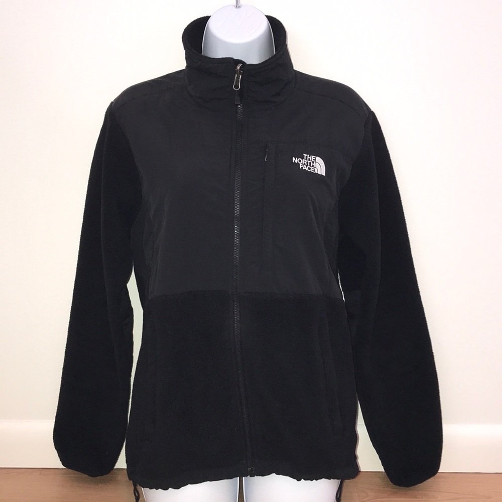 Black north face jacket PRICE NEGOTIABLE!!🥰